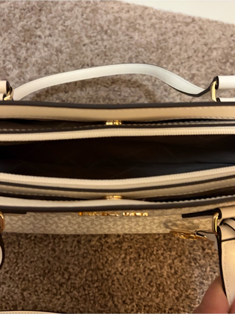 Michael Kors Sheila Bag LT Cream Large- NWT - Picture 8 of 11